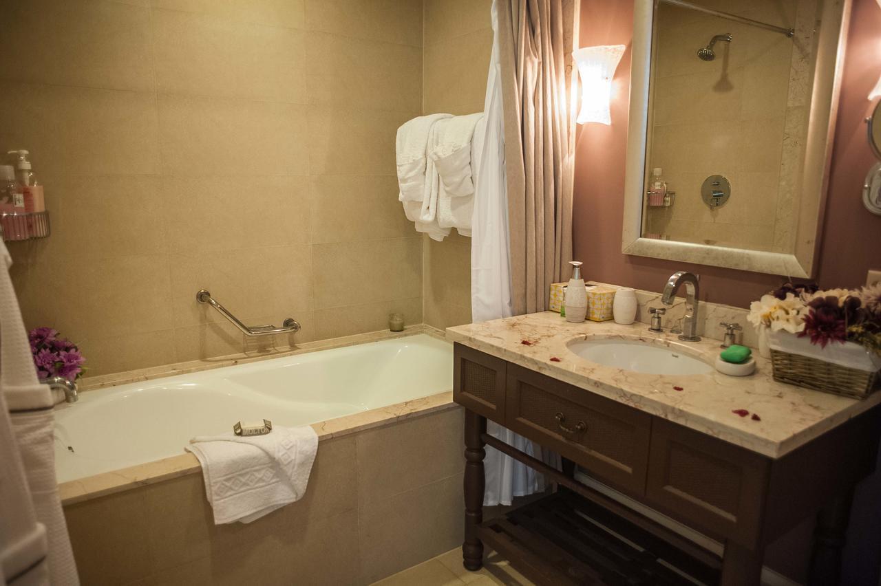 מונטגו ביי Palmyra Luxury Beach Condos מראה חיצוני תמונה