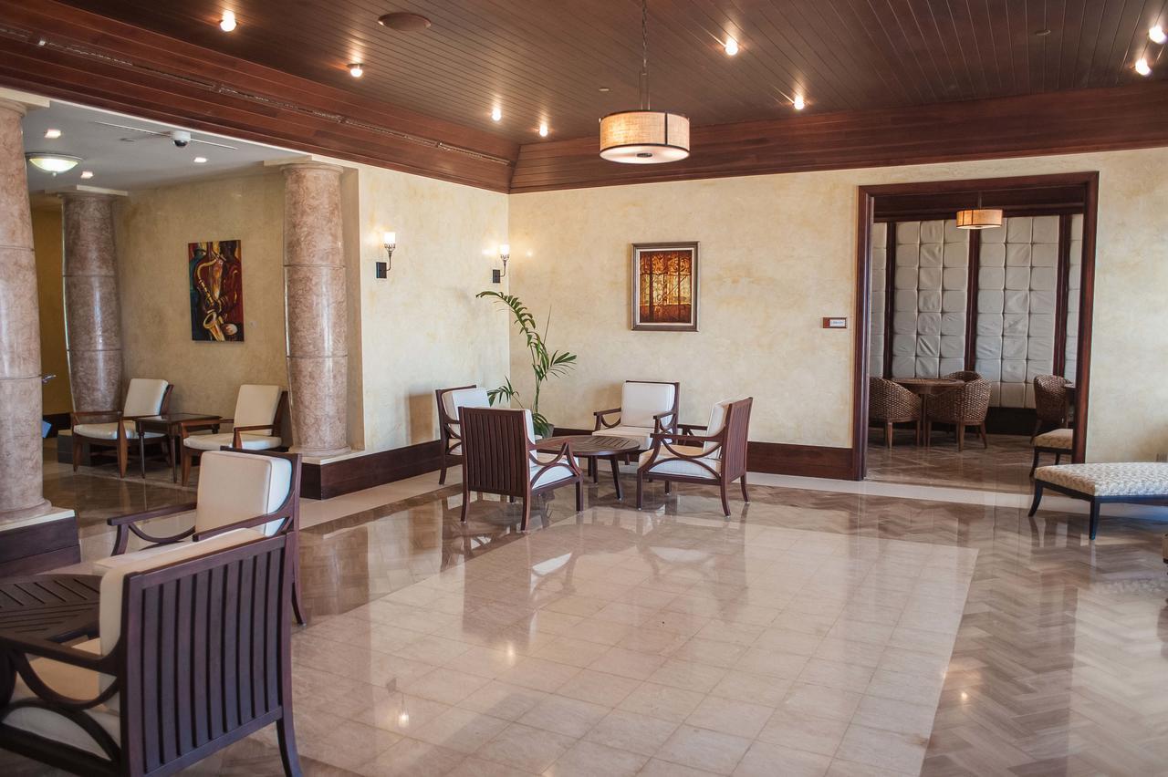 מונטגו ביי Palmyra Luxury Beach Condos מראה חיצוני תמונה